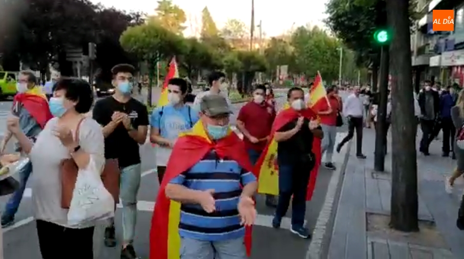 Cacerolada en Salamanca el día que se aprueba la prórroga del estado