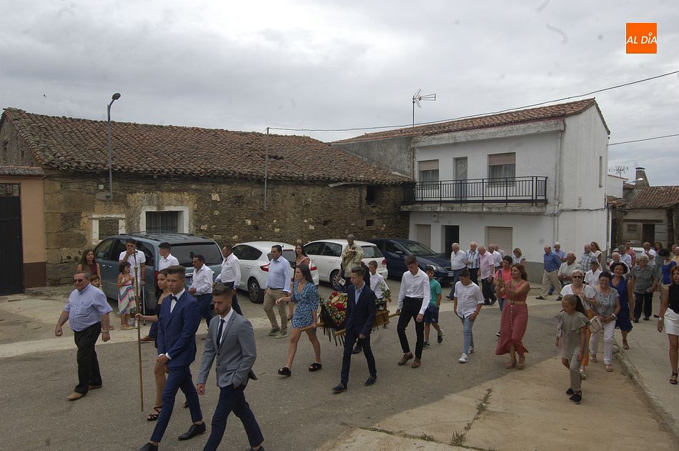 Los Quintos Se Encargan De Procesionar A San Cayetano Por Las Calles De