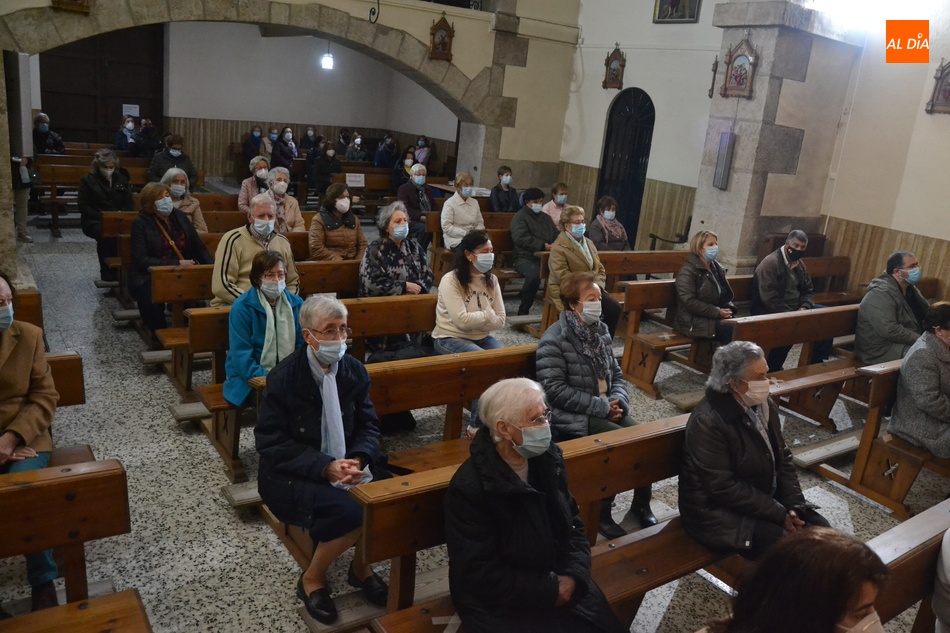 Arranca La Novena En Honor A La Virgen De La Medalla Milagrosa Con Una