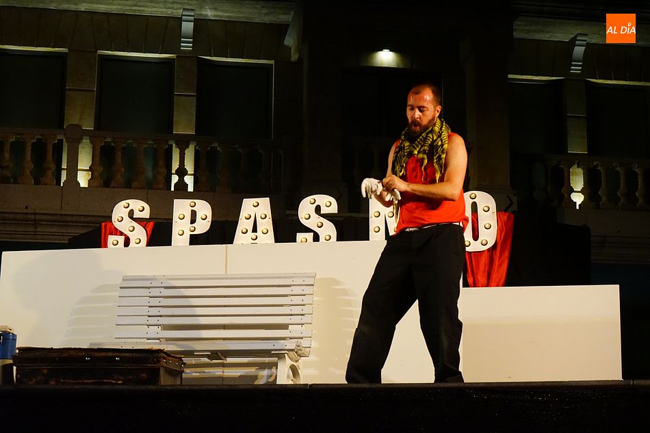 Foto 5 - Los guijuelenses finalizan las Noches de Cultura con el humor de Spasmo Teatro