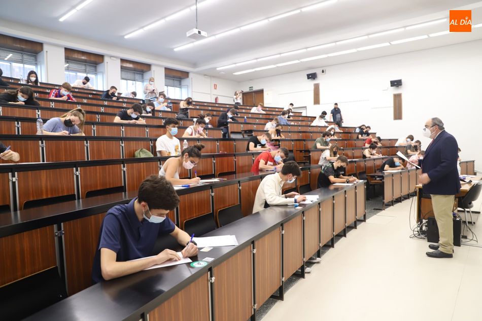 Primer examen de la EBAU en la Facultad de Ciencias. Foto de Lydia González