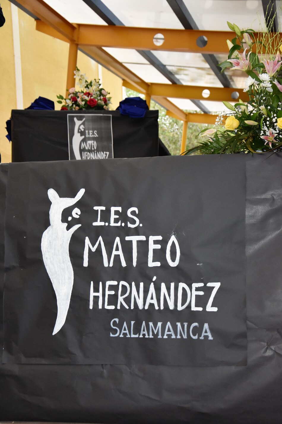 Foto 3 - El IES Mateo Hernández celebra su graduación más emotiva