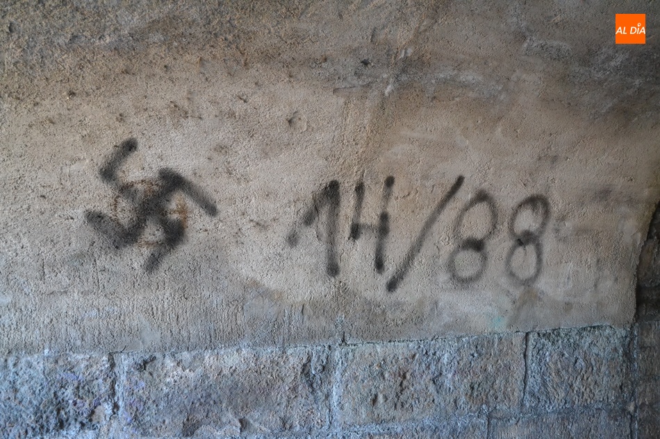 Aparece simbolog&iacute;a nazi en varios puntos de Ciudad Rodrigo  
