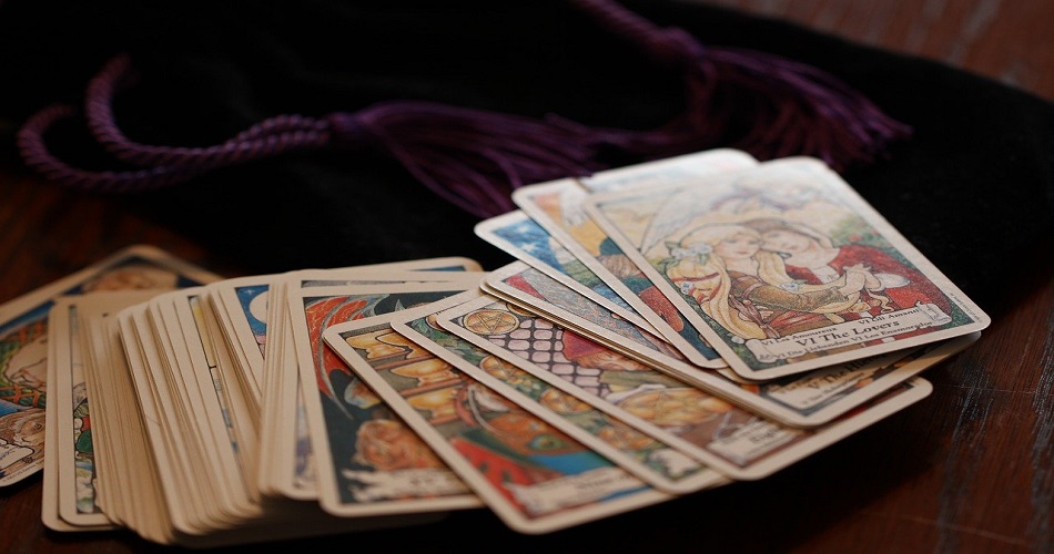 Foto 1 - Tarot 2021: ¡Aprende a tirar las cartas del tarot y descubre el mensaje que traen!