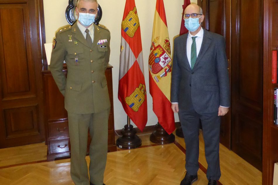 Foto 1 - El presidente de la Diputación recibe al nuevo teniente coronel del Mando de Ingenieros