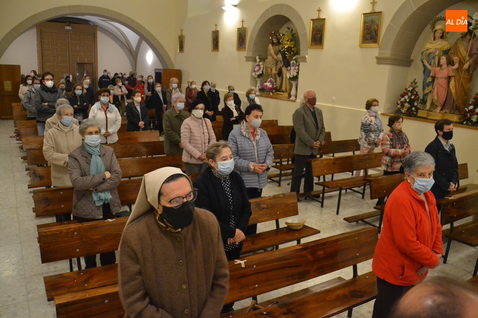 Lleno en el Convento de las Carmelitas para festejar a Santa Teresa de Jes&uacute;s  