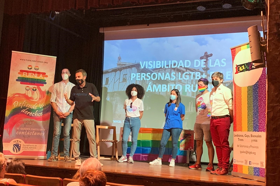 Charla informativa en La Alberca para visibilizar la situación de las personas LGTB+ en el mundo...