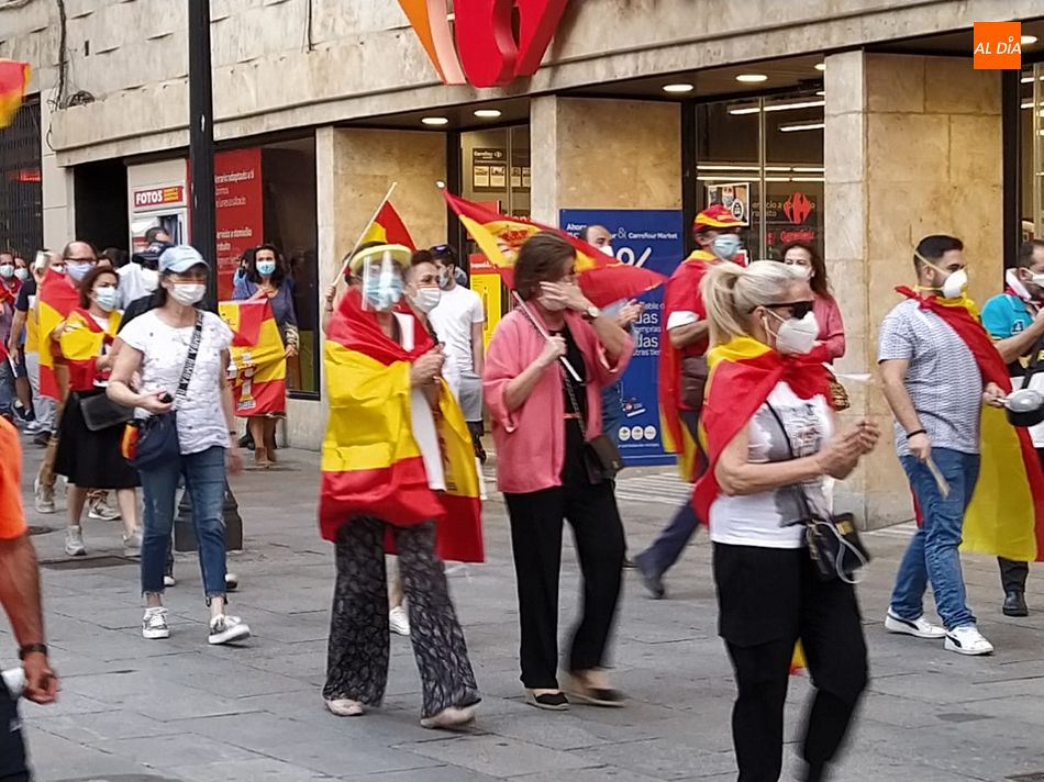 Foto 1 - Octava cacerolada de protesta en el centro de Salamanca