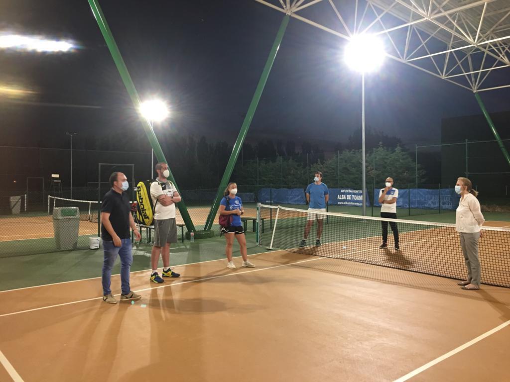Mejoras en la eficiencia lumínica de las pistas de tenis