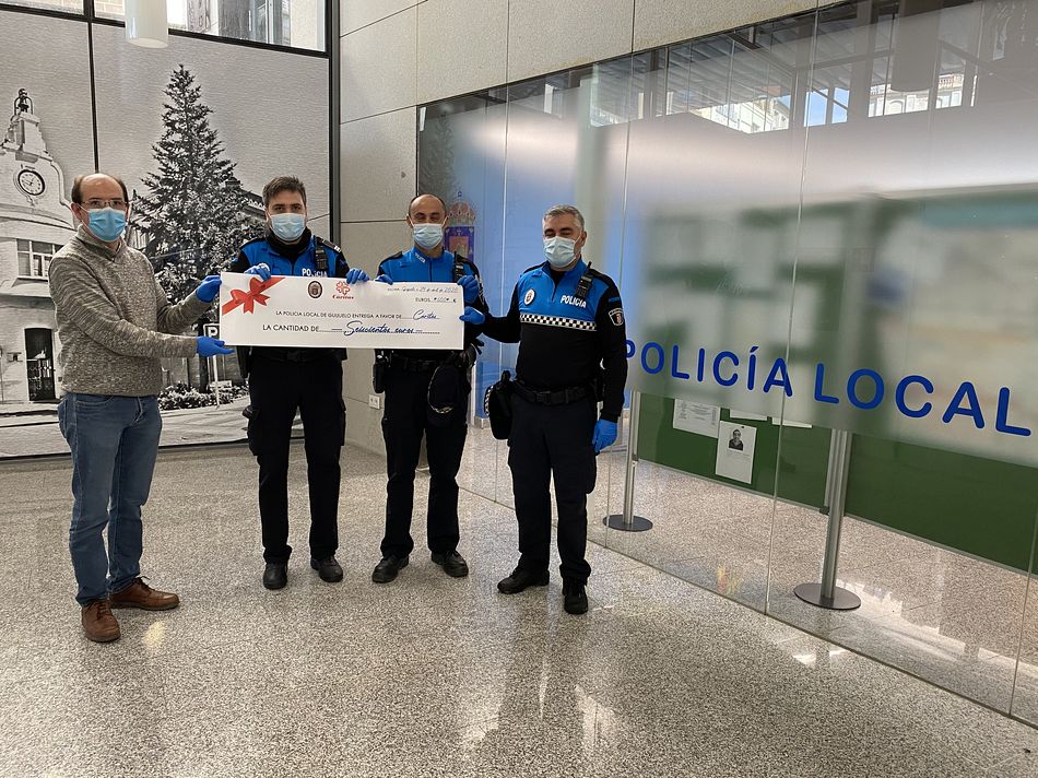 La Policía Local de Guijuelo dona 600 euros a Cáritas