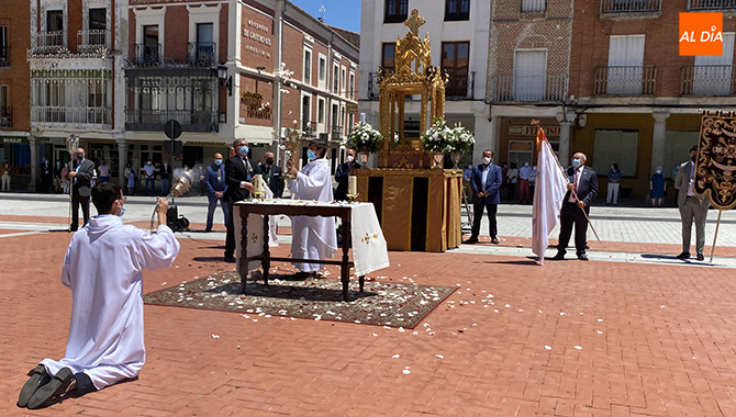 La Plaza de la Constitución acogía el acto de oración del Corpus Christi en Peñaranda