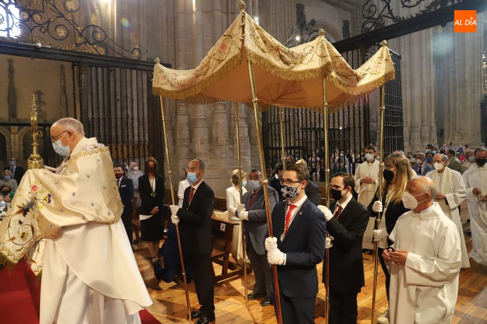 Foto 2 - Solemne celebración de Corpus en la Catedral Nueva con limitaciones por la pandemia