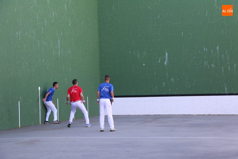 Foto 4 - Vibrante partido de pelota a mano en Monleras para despedir el Corpus  
