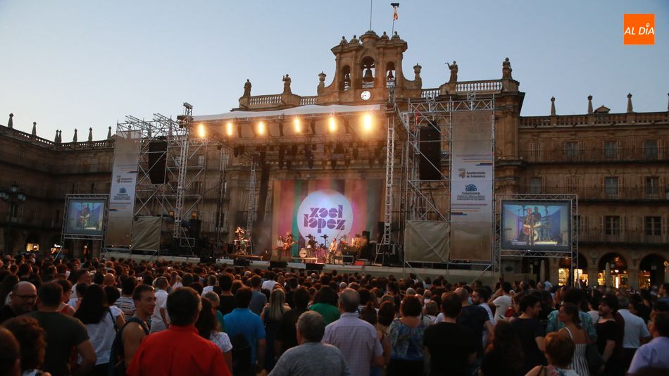 Concierto de Xoel López en la Plaza Mayor de Salamanca en 2018. Foto de archivo