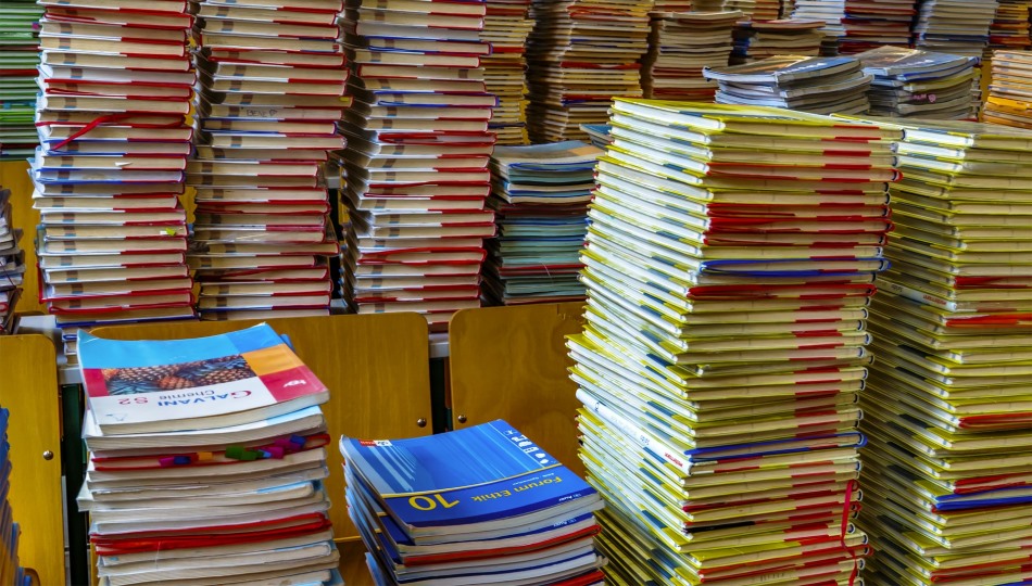 Otras 41.918 familias de Castilla y León, con una renta superior a la recogida en la convocatoria, pueden acceder al material escolar de los bancos de libros de texto de los centros educativos en septiembre si existe disponibilidad