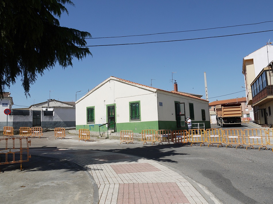 Foto 2 - El Ayuntamiento de Carbajosa inicia el derribo de la casa que permitirá crear una nueva zona de...