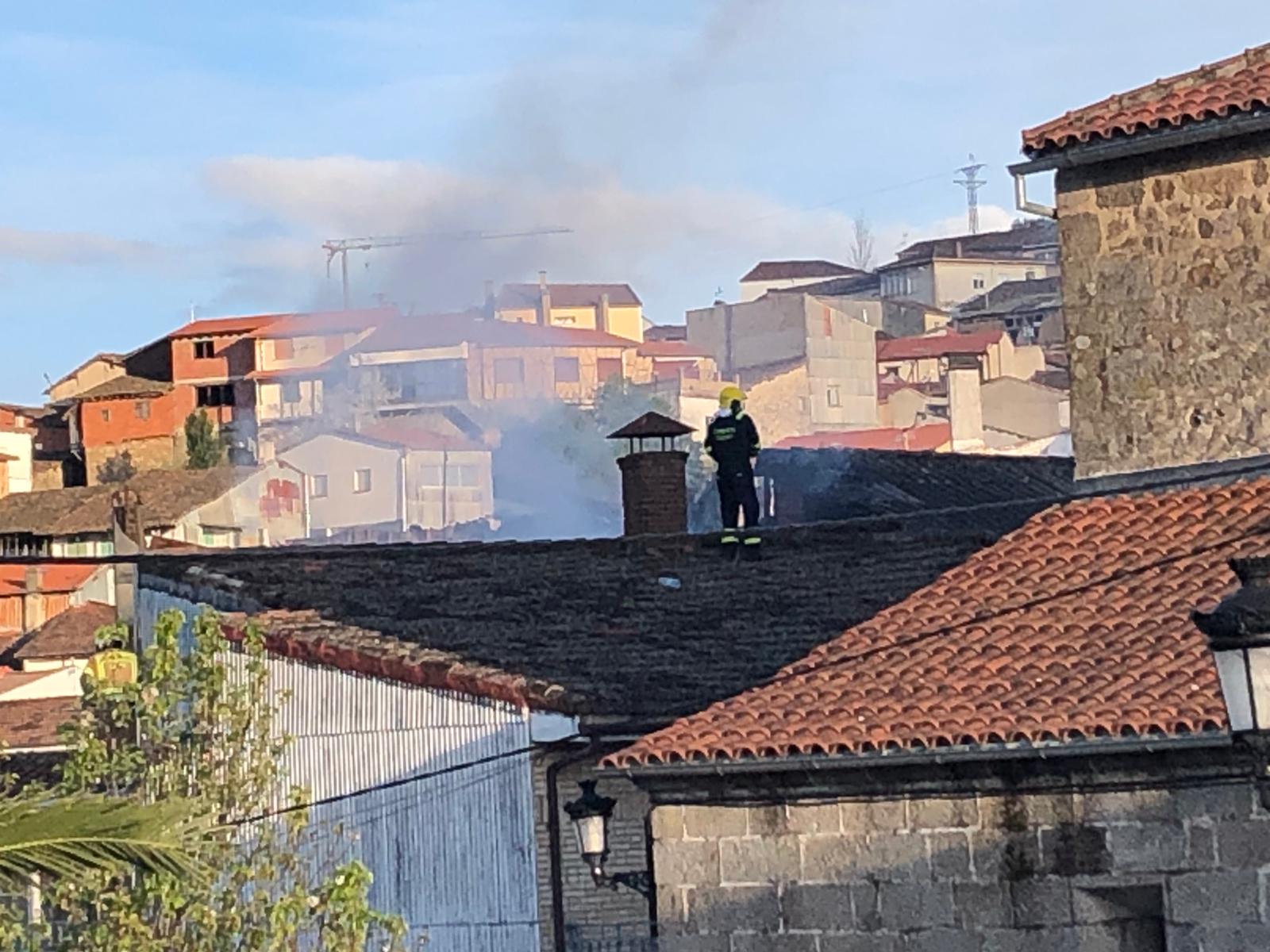 Incendio en una vivienda de San Esteban de la Sierra