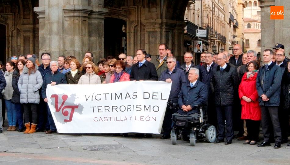 Minuto de silencio en la Plaza Mayor por las víctimas del terrorismo, que tenía lugar el 11 de marzo de 2019. Foto de Elena López