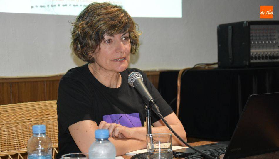 La profesora del Departamento de Literatura Española e Hispanoamericana de la USAL María Ángeles Pérez López, directora de este congreso