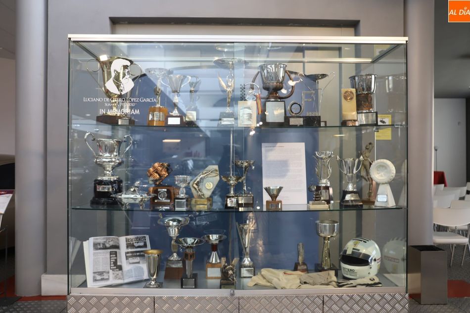 Foto 2 - El Museo de Historia de la Automoción exhibe los trofeos Luciano de Otero López  