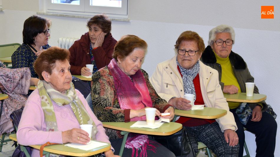 Foto 3 - Las mujeres de la Asociación ‘Villa de Lumbrales’ reivindican el reconomiento de la mujer en...