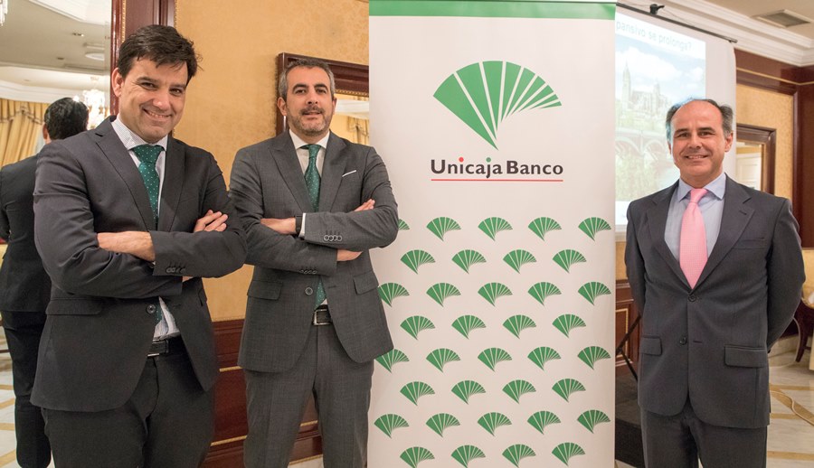 Manuel Rubio, Director Territorial de Unicaja Banco; Miguel Ángel Paz, Director de Inversiones de Unicorp, y Eugenio Usabiaga, Director Comercial de Unicorp