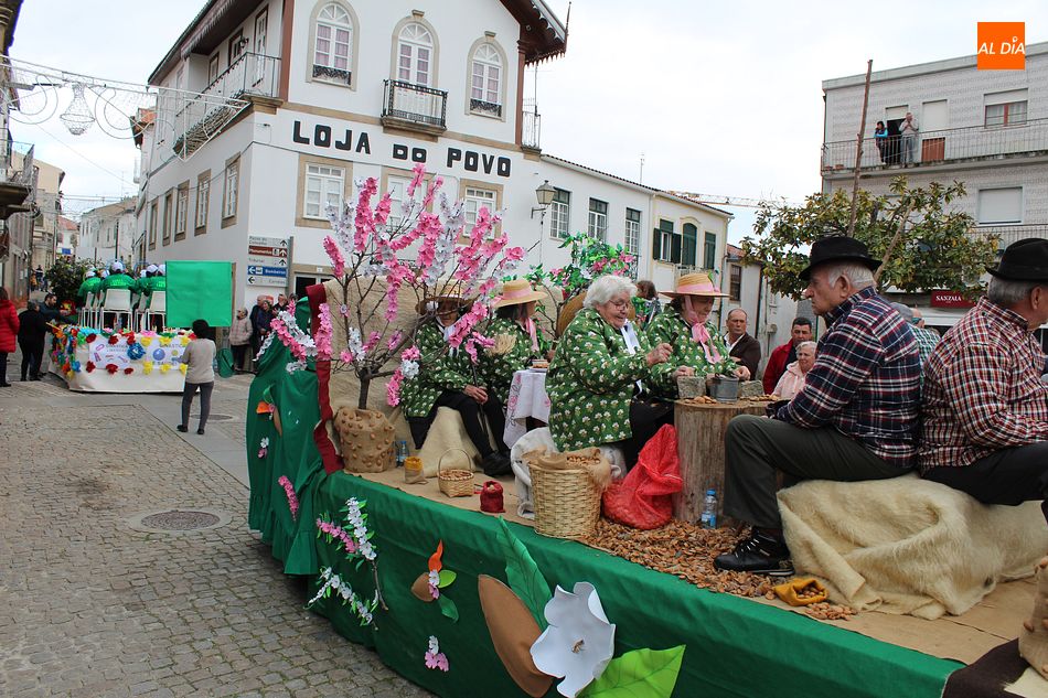 Foto 5 - Homenaje a las tradiciones en el XXXIX desfile etnográfico de Foz Côa  