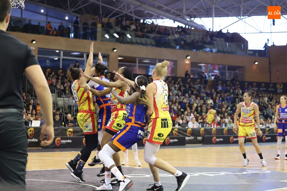 Foto 4 - El Uni Girona bate al Valencia Basket y se jugará la Copa con el Perfumerías Avenida en la final...