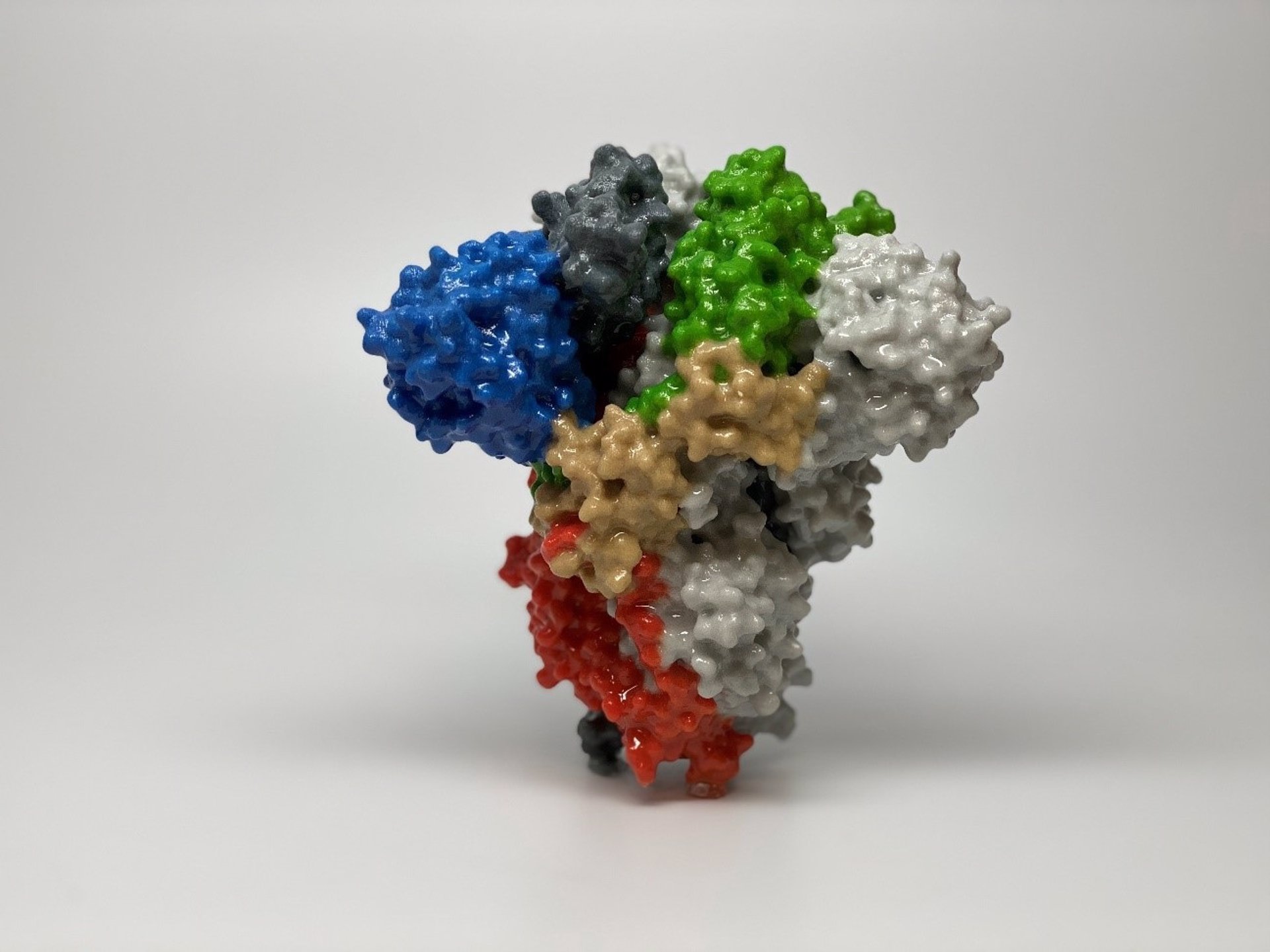 Recreación 3D de la proteína spike del virus SARS-CoV-2. Foto: EP
