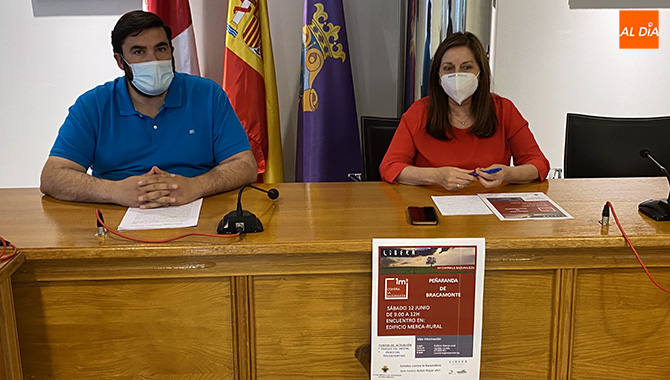 Carmen Ávila, alcaldesa de Peñaranda y el concejal de Medio Ambiente, Antonio Poveda, presentaban la acción del proyecto 'Libera'