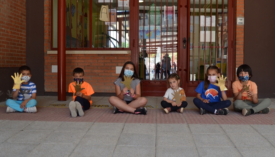Foto 3 - Astróbriga regala manos de su Sol a 40 escolares de Ciudad Rodrigo gracias a una donación de...