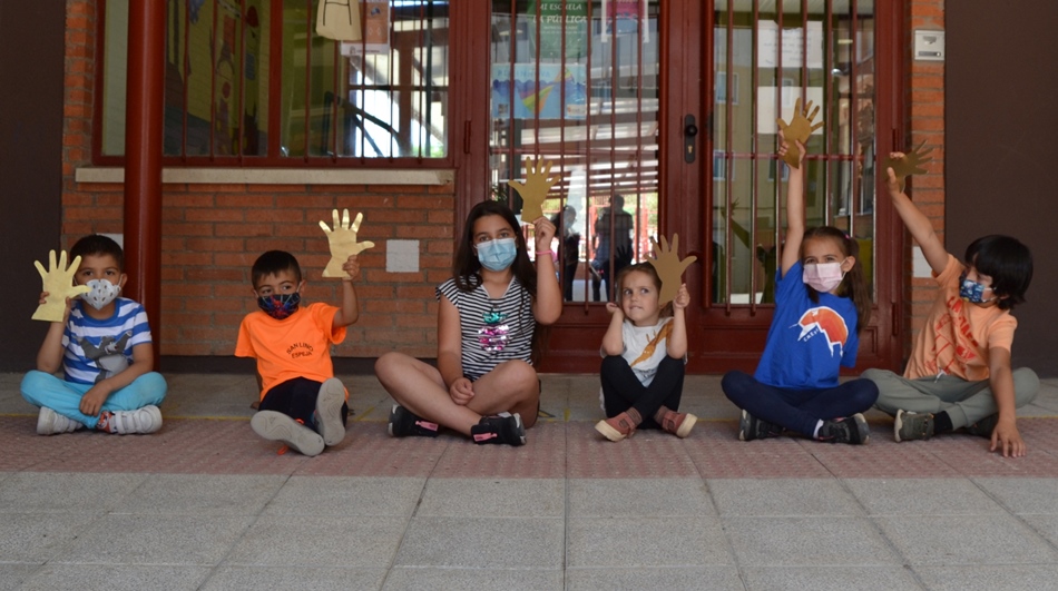 Foto 2 - Astróbriga regala manos de su Sol a 40 escolares de Ciudad Rodrigo gracias a una donación de...