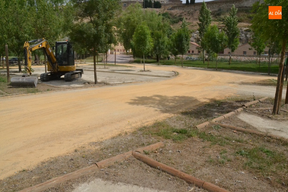 Foto 3 - Remozada la superficie del parking de La Pesquera  