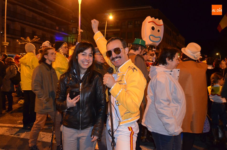 Foto 5 - El Carnaval finaliza con hielos arrojados a la disco-móvil instalada en La Corredera