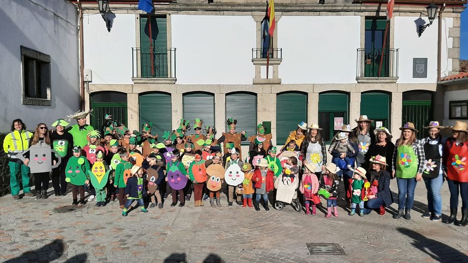 Los niños de Los Santos, camino de la residencia en el carnaval intergeneracional de 2020