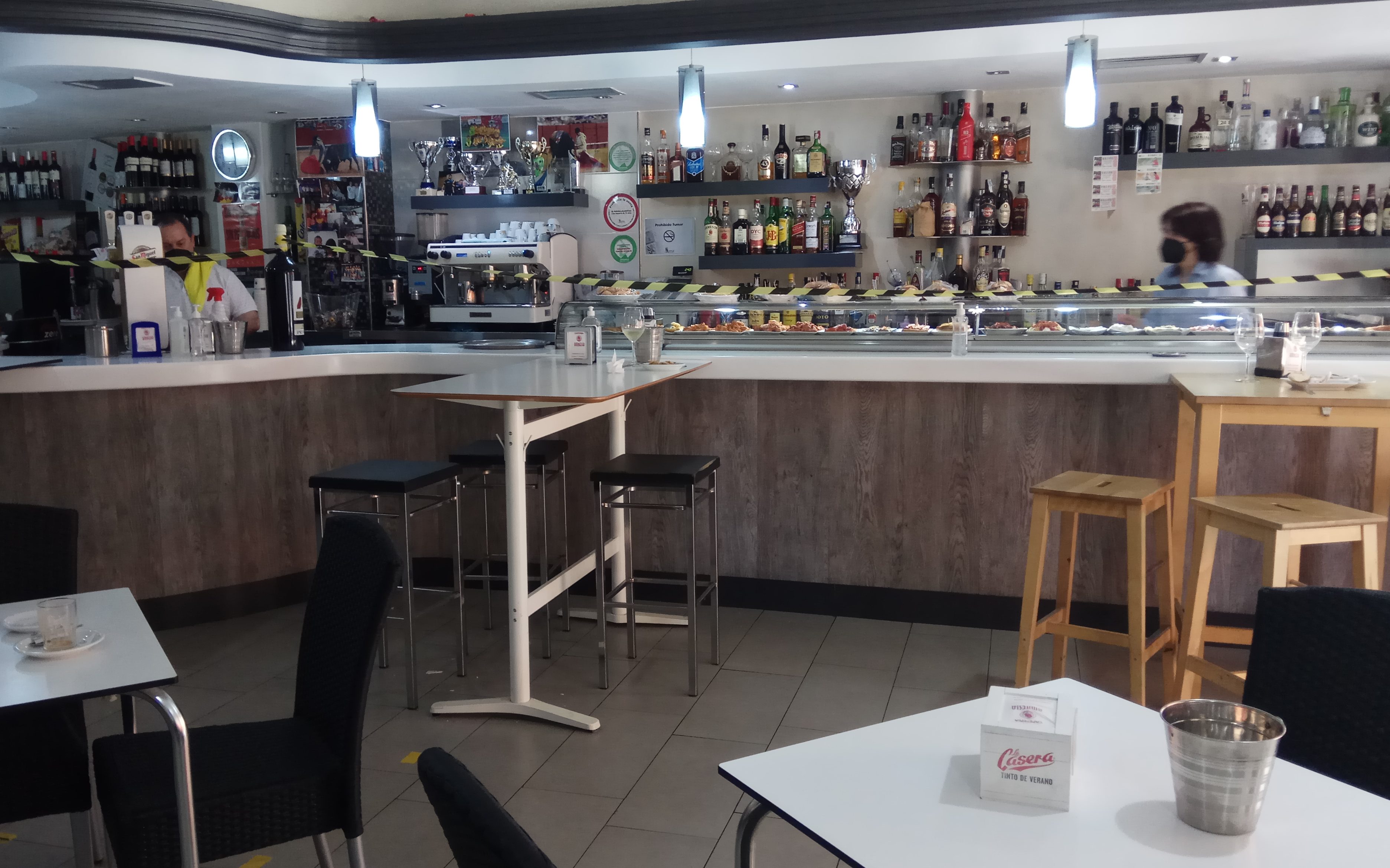 Foto 4 - Cafetería Amnesia te lleva tu pedido de comida rápida a casa en Vitigudino cuando tú elijas  