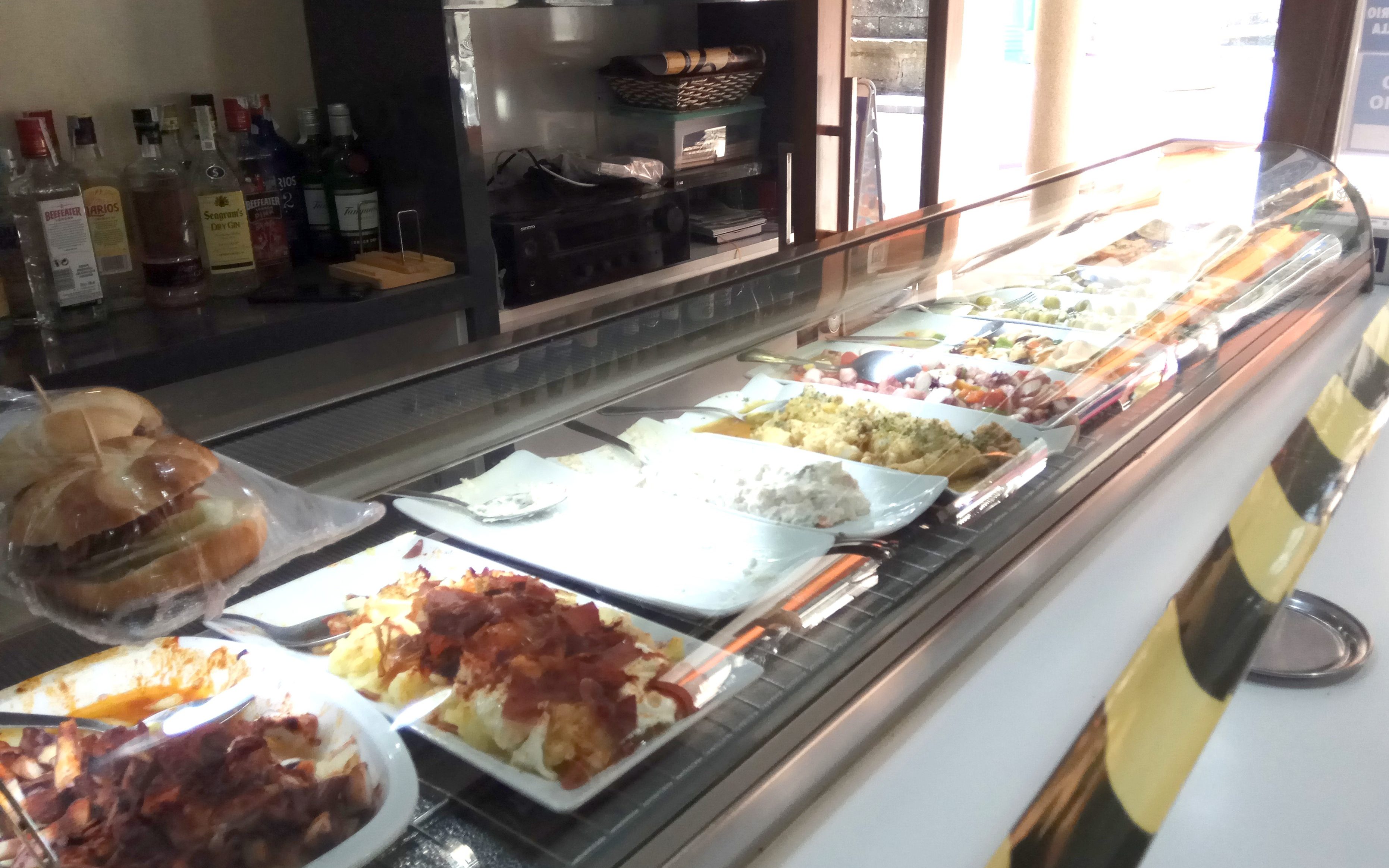 Foto 2 - Cafetería Amnesia te lleva tu pedido de comida rápida a casa en Vitigudino cuando tú elijas  