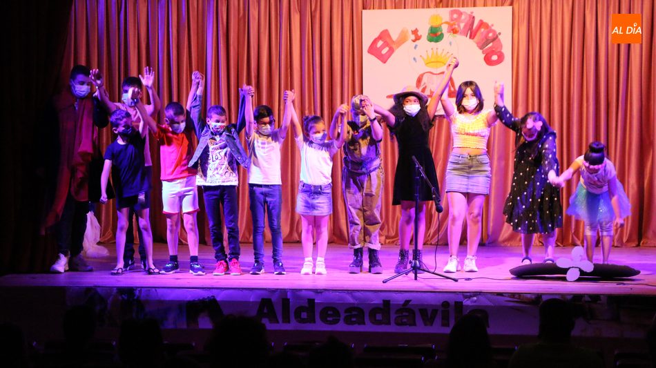Foto 3 - Los participantes del taller de teatro infantil de Aldeadávila cierran el curso con dos...