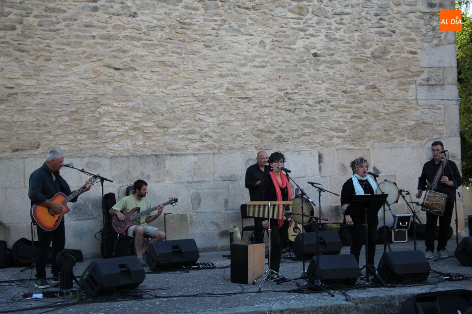 Foto 5 - Baleo anima con su música folk las fiestas del Corpus en Monleras  
