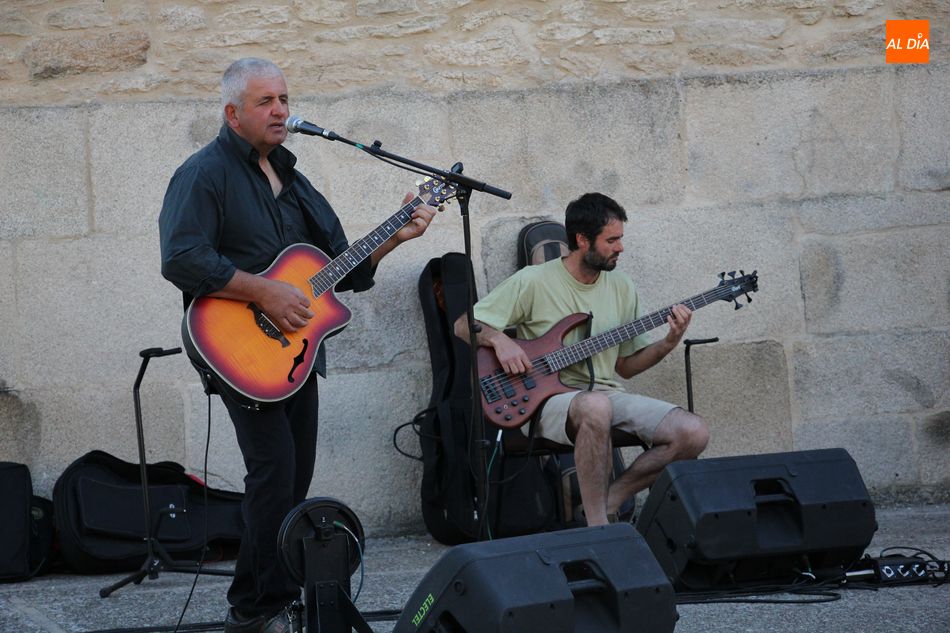 Foto 2 - Baleo anima con su música folk las fiestas del Corpus en Monleras  