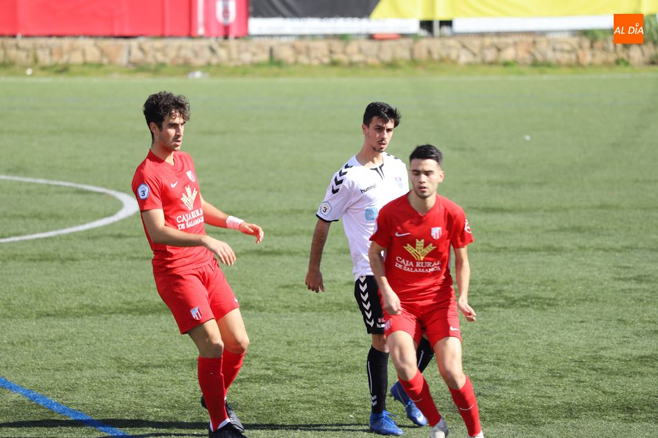Foto 3 - Un gol de Lolo en propia deja sin premio al Santa Marta contra la Segoviana (0-1)