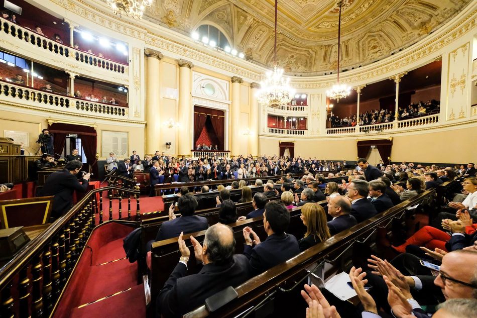 Foto 1 - Los senadores estrenan móviles y tabletas por 1,25 millones de euros  