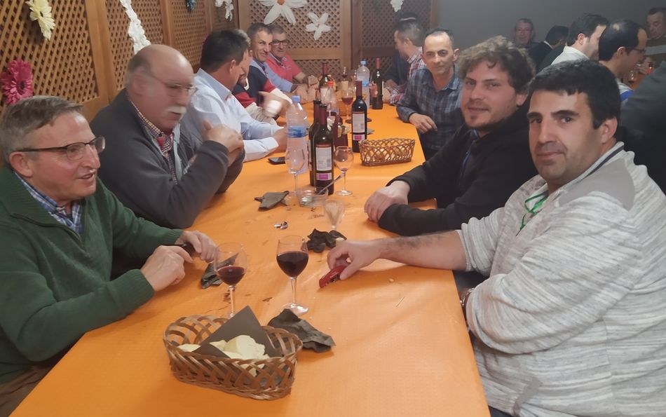 Cerca de 40 hombres celebran una cena de &lsquo;&Aacute;guedos&rsquo; en El Sahugo  