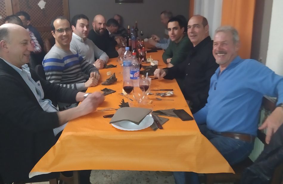 Foto 3 - Cerca de 40 hombres celebran una cena de ‘Águedos’ en El Sahugo  