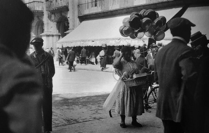 Foto 1 - La antigua venta de globos en las calles