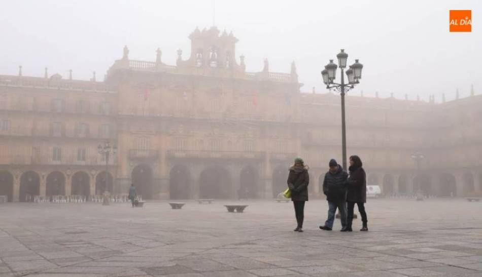 Salamanca ha amanecido este sábado cubierta por la niebla / Archivo