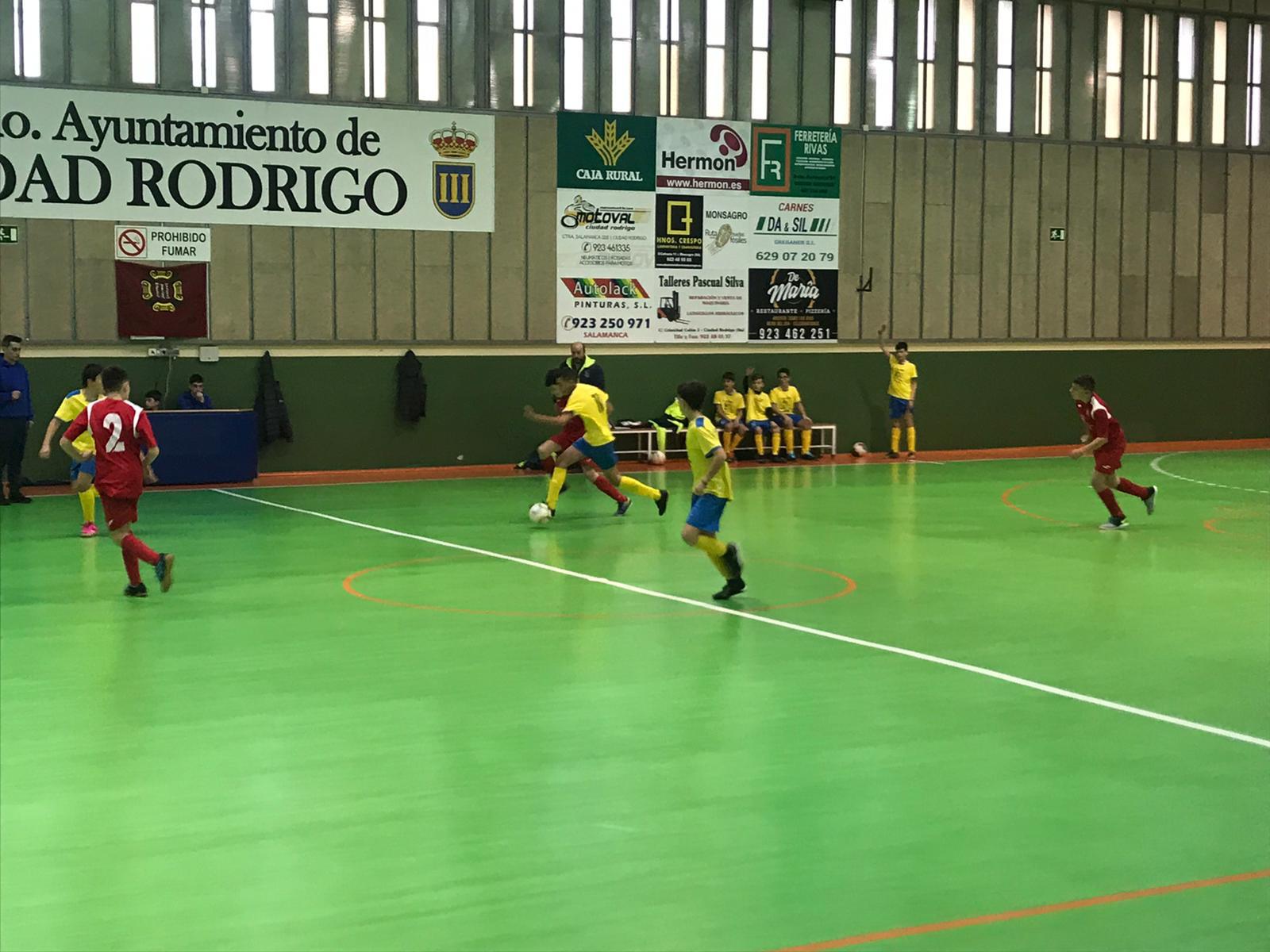 Foto 5 - El equipo infantil del CD Los Leones de Vitigudino se proclama en Ciudad Rodrigo campeón de la 1ª ...