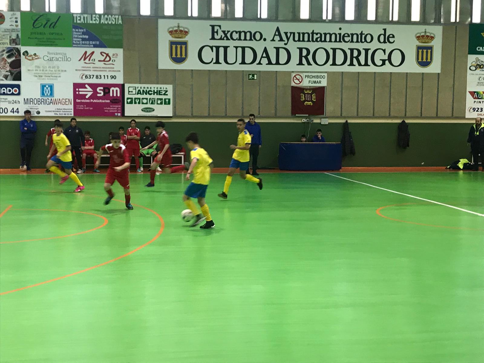 Foto 4 - El equipo infantil del CD Los Leones de Vitigudino se proclama en Ciudad Rodrigo campeón de la 1ª ...