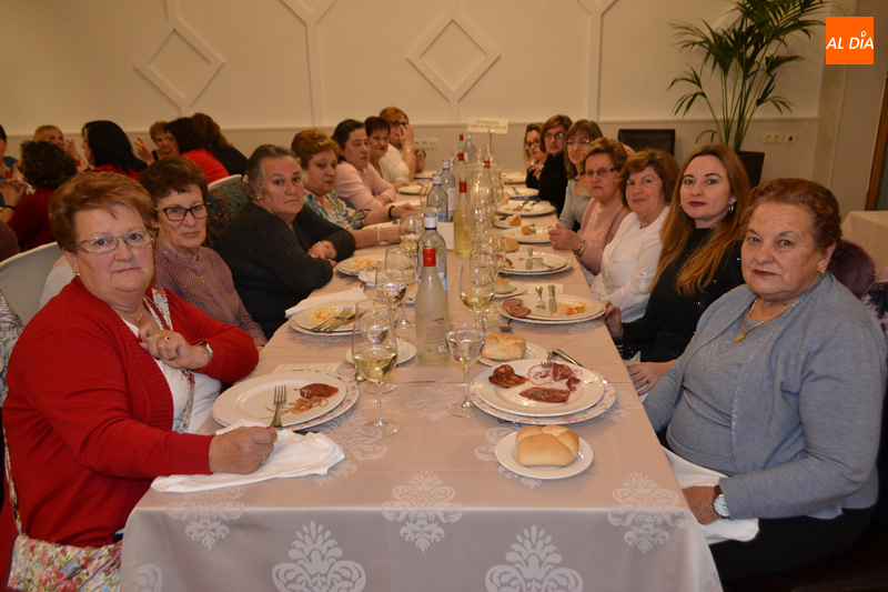 Foto 2 - Santa Águeda reune alrededor de la mesa a 300 mujeres en Peñaranda
