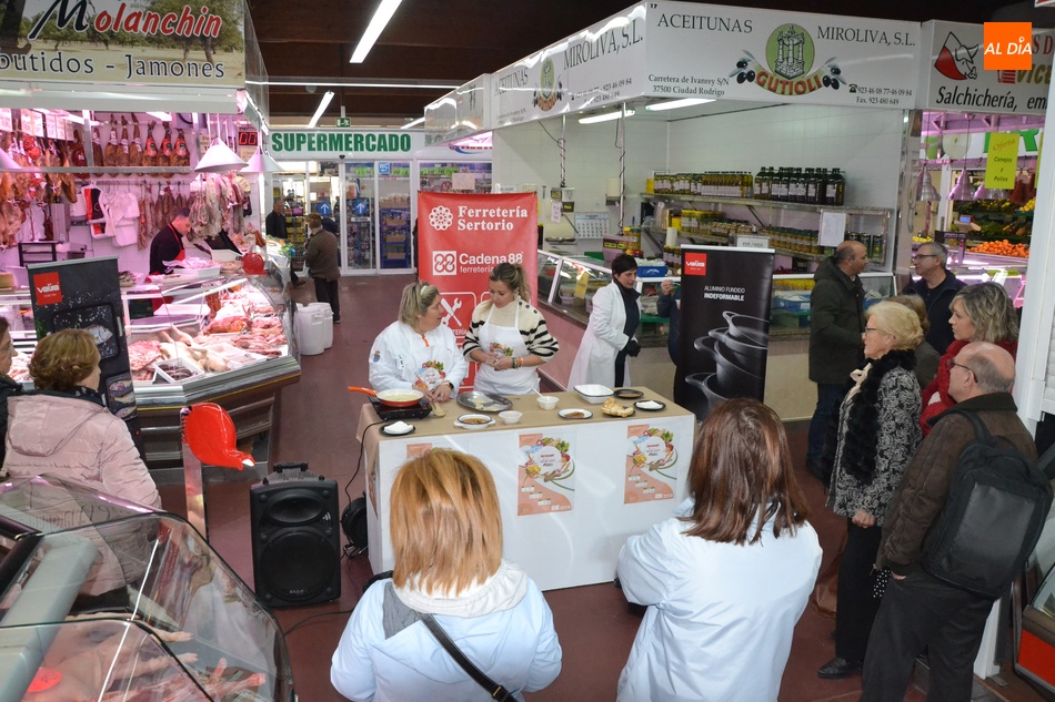 Foto 3 - Arranca el nuevo ciclo de Cocinamos en el Mercado con Laura Vicente como pinche  